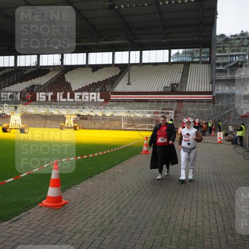 07.12.2025 - St. Pauli X-Mass-Run No. 15 Fabian Wolf http://msf.ph/oto/9398289 07.12.2025 10:50:16 Ziel 40, 904, 905, 2575, 4110, 4111, 4855 meine-sportfotos.de
