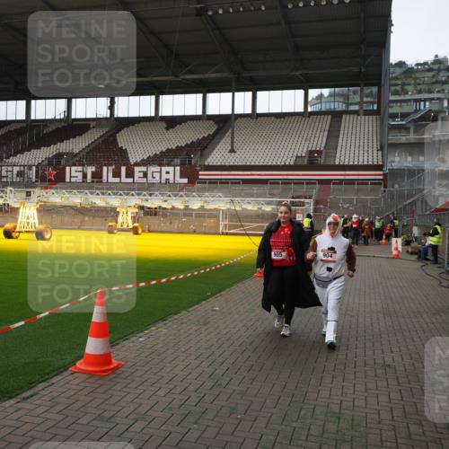 07.12.2025 - St. Pauli X-Mass-Run No. 15 Fabian Wolf http://msf.ph/oto/9398292 07.12.2025 10:50:17 Ziel 40, 904, 905, 2575, 4110, 4111 meine-sportfotos.de