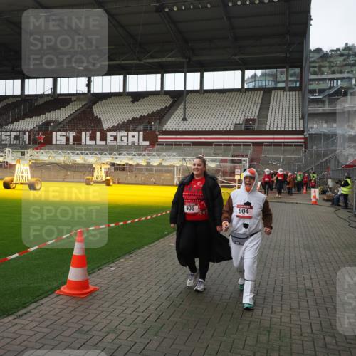 07.12.2025 - St. Pauli X-Mass-Run No. 15 Fabian Wolf http://msf.ph/oto/9398297 07.12.2025 10:50:18 Ziel 40, 904, 905, 4110, 4111 meine-sportfotos.de