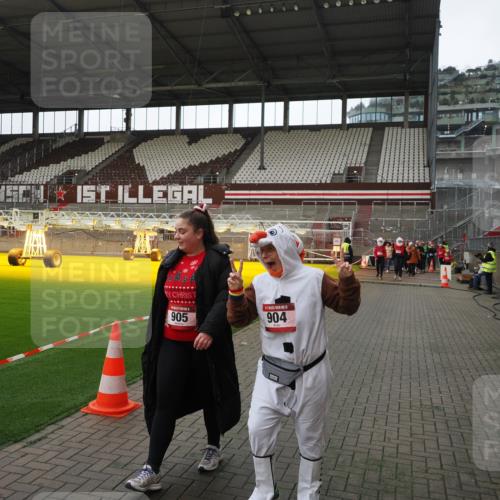 07.12.2025 - St. Pauli X-Mass-Run No. 15 Fabian Wolf http://msf.ph/oto/9398302 07.12.2025 10:50:19 Ziel 40, 904, 905, 4110, 4111, 4756 meine-sportfotos.de