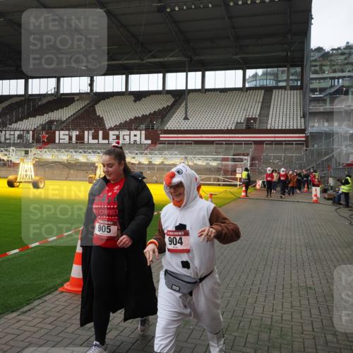 07.12.2025 - St. Pauli X-Mass-Run No. 15 Fabian Wolf http://msf.ph/oto/9398303 07.12.2025 10:50:19 Ziel 40, 904, 905, 4110, 4111, 4756 meine-sportfotos.de