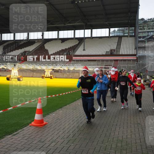 07.12.2025 - St. Pauli X-Mass-Run No. 15 Fabian Wolf http://msf.ph/oto/9398306 07.12.2025 10:50:29 Ziel 2250, 2460, 2582, 2583, 2584, 3287, 3291, 3368, 4075, 4110, 4111, 4756, 4757, 4759 meine-sportfotos.de