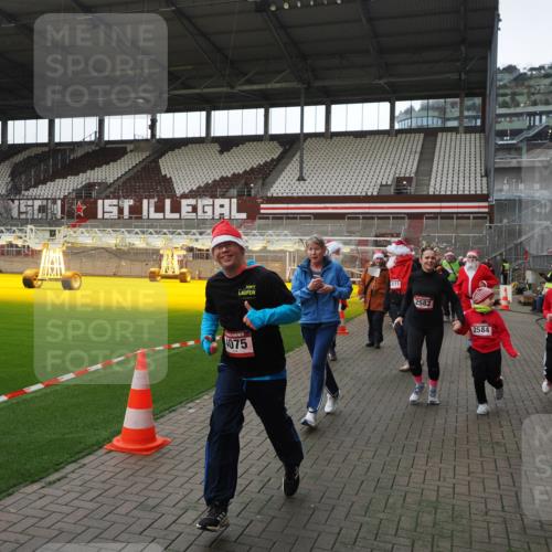 07.12.2025 - St. Pauli X-Mass-Run No. 15 Fabian Wolf http://msf.ph/oto/9398308 07.12.2025 10:50:29 Ziel 2250, 2460, 2582, 2583, 2584, 3287, 3291, 3368, 4075, 4110, 4111, 4756, 4757, 4759 meine-sportfotos.de