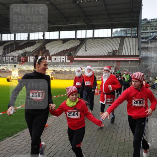 07.12.2025 - St. Pauli X-Mass-Run No. 15 Fabian Wolf http://msf.ph/oto/9398317 07.12.2025 10:50:31 Ziel 2250, 2460, 2582, 2583, 2584, 3287, 3291, 3368, 4075, 4110, 4111, 4756, 4757, 4759 meine-sportfotos.de