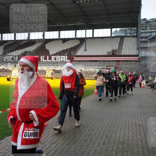 07.12.2025 - St. Pauli X-Mass-Run No. 15 Fabian Wolf http://msf.ph/oto/9398321 07.12.2025 10:50:33 Ziel 1726, 1729, 2250, 2460, 2582, 2583, 2584, 3287, 3291, 3368, 4075, 4110, 4111, 4756, 4757, 4759 meine-sportfotos.de