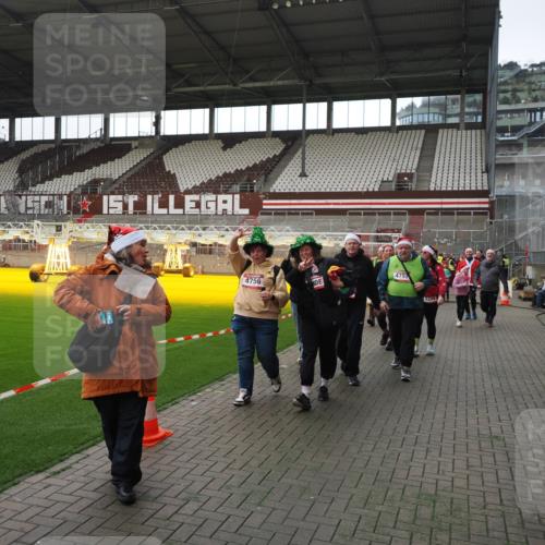 07.12.2025 - St. Pauli X-Mass-Run No. 15 Fabian Wolf http://msf.ph/oto/9398332 07.12.2025 10:50:35 Ziel 1726, 1729, 1730, 2250, 2460, 2582, 2583, 2584, 3287, 3291, 3368, 4075, 4110, 4111, 4756, 4757, 4759 meine-sportfotos.de
