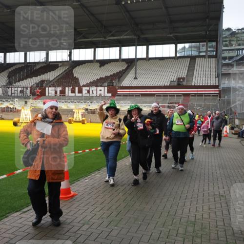07.12.2025 - St. Pauli X-Mass-Run No. 15 Fabian Wolf http://msf.ph/oto/9398333 07.12.2025 10:50:36 Ziel 1726, 1729, 1730, 2250, 2460, 2582, 2583, 2584, 3287, 3291, 3368, 4075, 4110, 4111, 4756, 4757, 4759 meine-sportfotos.de