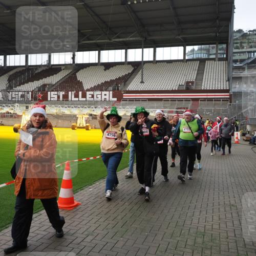 07.12.2025 - St. Pauli X-Mass-Run No. 15 Fabian Wolf http://msf.ph/oto/9398334 07.12.2025 10:50:36 Ziel 1726, 1729, 1730, 2250, 2460, 2582, 2583, 2584, 3287, 3291, 3368, 4075, 4110, 4111, 4756, 4757, 4759 meine-sportfotos.de