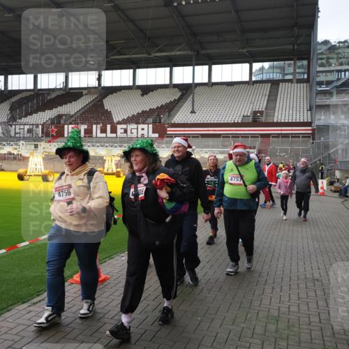 07.12.2025 - St. Pauli X-Mass-Run No. 15 Fabian Wolf http://msf.ph/oto/9398340 07.12.2025 10:50:37 Ziel 1726, 1729, 1730, 2250, 2460, 2582, 2583, 2584, 3287, 3291, 3368, 4075, 4756, 4757, 4759 meine-sportfotos.de