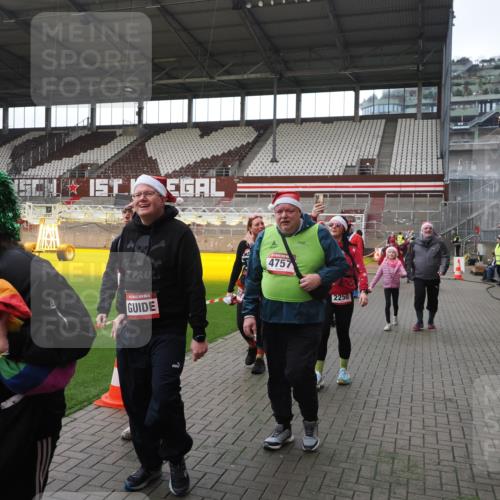 07.12.2025 - St. Pauli X-Mass-Run No. 15 Fabian Wolf http://msf.ph/oto/9398344 07.12.2025 10:50:38 Ziel 1726, 1729, 1730, 2250, 2460, 2582, 2583, 2584, 3287, 3291, 3368, 4075, 4756, 4757, 4759 meine-sportfotos.de
