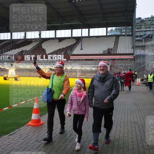 07.12.2025 - St. Pauli X-Mass-Run No. 15 Fabian Wolf http://msf.ph/oto/9398359 07.12.2025 10:50:42 Ziel 564, 1726, 1729, 1730, 2250, 2460, 2763, 3287, 3291, 3368, 4075, 4535, 4537, 4760, 4881 meine-sportfotos.de