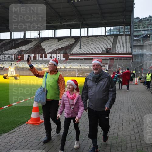 07.12.2025 - St. Pauli X-Mass-Run No. 15 Fabian Wolf http://msf.ph/oto/9398360 07.12.2025 10:50:42 Ziel 564, 1726, 1729, 1730, 2250, 2460, 2763, 3287, 3291, 3368, 4075, 4535, 4537, 4760, 4881 meine-sportfotos.de