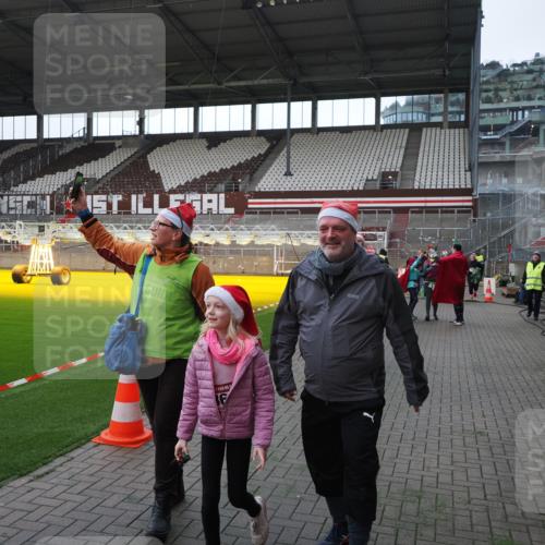 07.12.2025 - St. Pauli X-Mass-Run No. 15 Fabian Wolf http://msf.ph/oto/9398361 07.12.2025 10:50:43 Ziel 564, 1726, 1729, 1730, 2250, 2460, 2763, 3287, 3368, 4535, 4537, 4760, 4881 meine-sportfotos.de