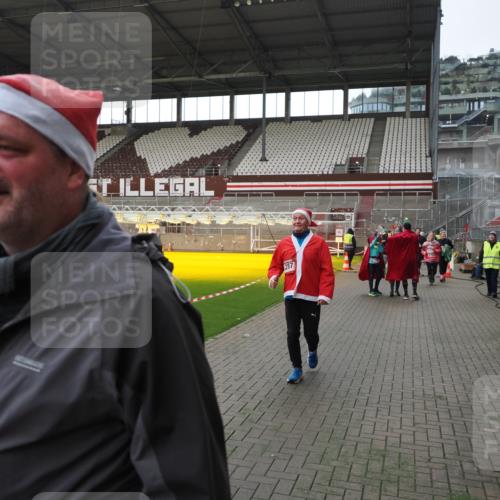 07.12.2025 - St. Pauli X-Mass-Run No. 15 Fabian Wolf http://msf.ph/oto/9398366 07.12.2025 10:50:44 Ziel 564, 1726, 1729, 1730, 2250, 2460, 2763, 3368, 4535, 4537, 4760, 4881 meine-sportfotos.de