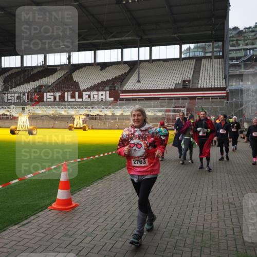 07.12.2025 - St. Pauli X-Mass-Run No. 15 Fabian Wolf http://msf.ph/oto/9398377 07.12.2025 10:50:51 Ziel 249, 381, 564, 1726, 1729, 1730, 2737, 2738, 2763, 4535, 4537, 4760, 4881 meine-sportfotos.de