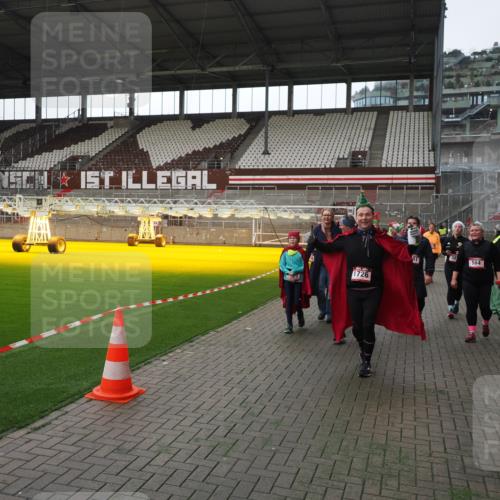 07.12.2025 - St. Pauli X-Mass-Run No. 15 Fabian Wolf http://msf.ph/oto/9398382 07.12.2025 10:50:53 Ziel 249, 381, 564, 769, 1726, 1729, 1730, 2737, 2738, 2763, 4535, 4537, 4760, 4881 meine-sportfotos.de