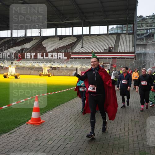 07.12.2025 - St. Pauli X-Mass-Run No. 15 Fabian Wolf http://msf.ph/oto/9398387 07.12.2025 10:50:54 Ziel 249, 381, 564, 769, 1730, 2737, 2738, 2763, 4535, 4537, 4760, 4881 meine-sportfotos.de