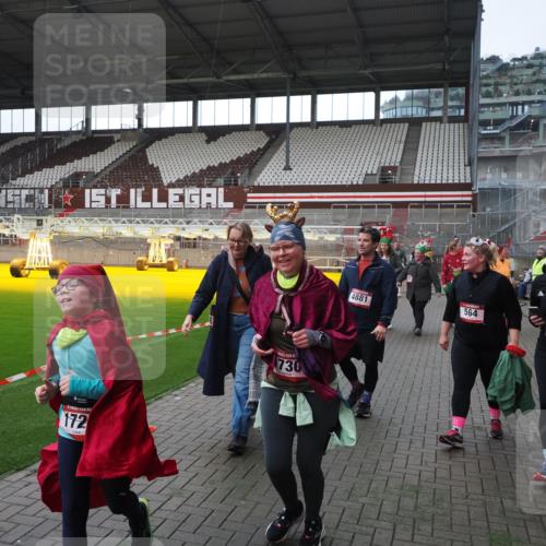 07.12.2025 - St. Pauli X-Mass-Run No. 15 Fabian Wolf http://msf.ph/oto/9398394 07.12.2025 10:50:55 Ziel 249, 381, 564, 769, 1730, 2737, 2738, 2763, 4535, 4537, 4760, 4881 meine-sportfotos.de