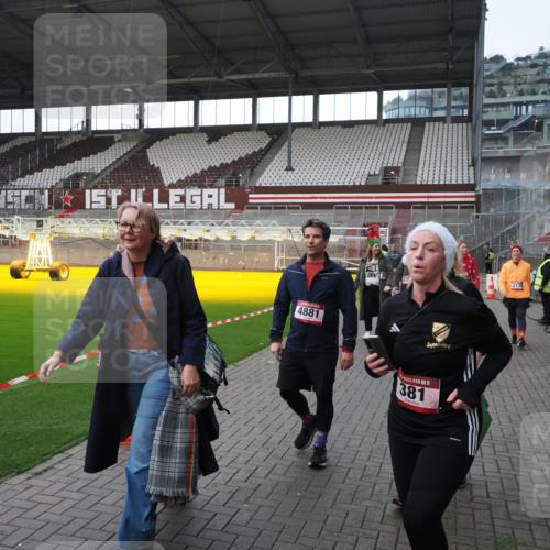 07.12.2025 - St. Pauli X-Mass-Run No. 15 Fabian Wolf http://msf.ph/oto/9398399 07.12.2025 10:50:56 Ziel 249, 381, 564, 769, 1691, 2737, 2738, 2763, 4535, 4537, 4760, 4881 meine-sportfotos.de
