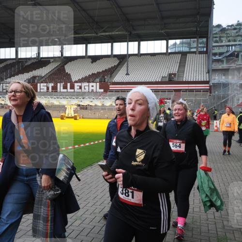 07.12.2025 - St. Pauli X-Mass-Run No. 15 Fabian Wolf http://msf.ph/oto/9398401 07.12.2025 10:50:57 Ziel 249, 381, 564, 769, 1691, 2737, 2738, 2763, 4535, 4537, 4760, 4881 meine-sportfotos.de