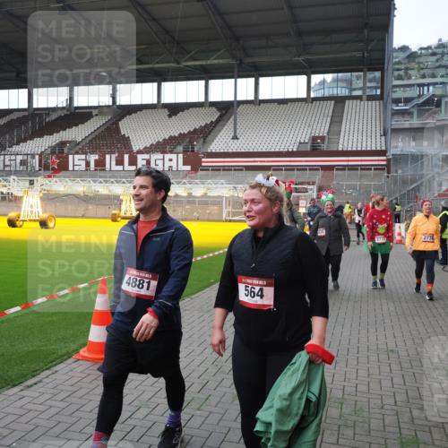 07.12.2025 - St. Pauli X-Mass-Run No. 15 Fabian Wolf http://msf.ph/oto/9398405 07.12.2025 10:50:58 Ziel 249, 381, 564, 769, 1691, 2737, 2738, 2763, 4535, 4537, 4760, 4881 meine-sportfotos.de