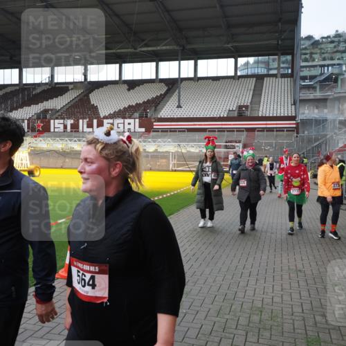 07.12.2025 - St. Pauli X-Mass-Run No. 15 Fabian Wolf http://msf.ph/oto/9398408 07.12.2025 10:50:58 Ziel 249, 381, 564, 769, 1691, 2737, 2738, 2763, 4535, 4537, 4760, 4881 meine-sportfotos.de