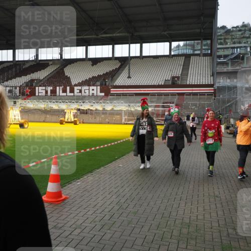 07.12.2025 - St. Pauli X-Mass-Run No. 15 Fabian Wolf http://msf.ph/oto/9398410 07.12.2025 10:50:59 Ziel 249, 381, 564, 769, 1691, 2737, 2738, 2763, 4535, 4537, 4760, 4881 meine-sportfotos.de