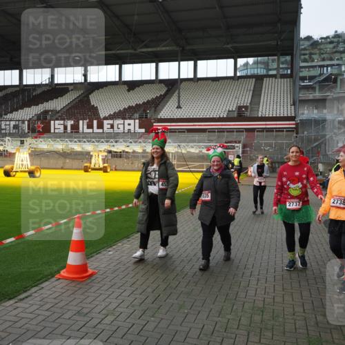 07.12.2025 - St. Pauli X-Mass-Run No. 15 Fabian Wolf http://msf.ph/oto/9398416 07.12.2025 10:51:01 Ziel 249, 381, 564, 769, 1691, 2737, 2738, 4535, 4537, 4881 meine-sportfotos.de