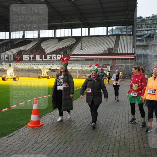 07.12.2025 - St. Pauli X-Mass-Run No. 15 Fabian Wolf http://msf.ph/oto/9398418 07.12.2025 10:51:01 Ziel 249, 381, 564, 769, 1691, 2737, 2738, 4535, 4537, 4881 meine-sportfotos.de
