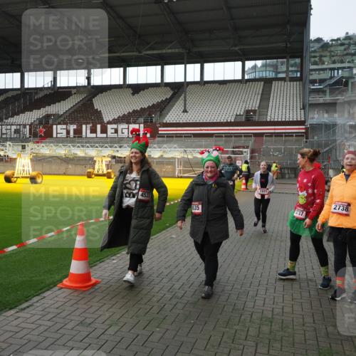 07.12.2025 - St. Pauli X-Mass-Run No. 15 Fabian Wolf http://msf.ph/oto/9398419 07.12.2025 10:51:01 Ziel 249, 381, 564, 769, 1691, 2737, 2738, 4535, 4537, 4881 meine-sportfotos.de