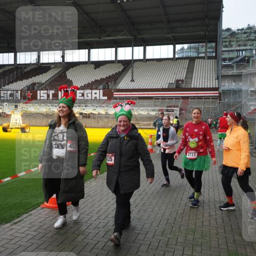 07.12.2025 - St. Pauli X-Mass-Run No. 15 Fabian Wolf http://msf.ph/oto/9398423 07.12.2025 10:51:02 Ziel 249, 381, 769, 1691, 2737, 2738, 4535, 4881 meine-sportfotos.de
