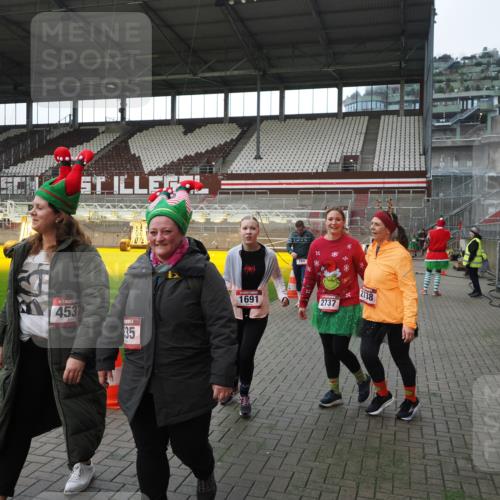 07.12.2025 - St. Pauli X-Mass-Run No. 15 Fabian Wolf http://msf.ph/oto/9398427 07.12.2025 10:51:03 Ziel 249, 381, 769, 1691, 2737, 2738 meine-sportfotos.de