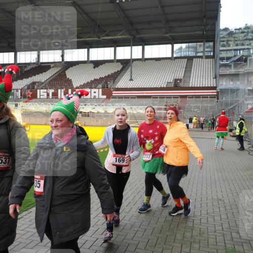 07.12.2025 - St. Pauli X-Mass-Run No. 15 Fabian Wolf http://msf.ph/oto/9398429 07.12.2025 10:51:03 Ziel 249, 381, 769, 1691, 2737, 2738 meine-sportfotos.de