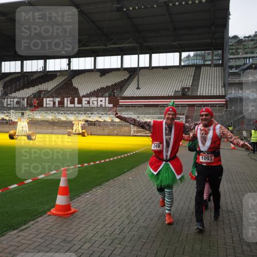 07.12.2025 - St. Pauli X-Mass-Run No. 15 Fabian Wolf http://msf.ph/oto/9398455 07.12.2025 10:51:16 Ziel 1093, 1691, 3199, 3342 meine-sportfotos.de
