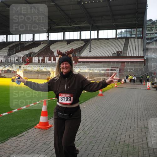 07.12.2025 - St. Pauli X-Mass-Run No. 15 Fabian Wolf http://msf.ph/oto/9398476 07.12.2025 10:51:22 Ziel 1093, 3199, 3342 meine-sportfotos.de