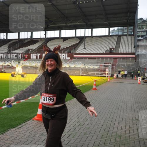 07.12.2025 - St. Pauli X-Mass-Run No. 15 Fabian Wolf http://msf.ph/oto/9398477 07.12.2025 10:51:22 Ziel 1093, 3199, 3342 meine-sportfotos.de