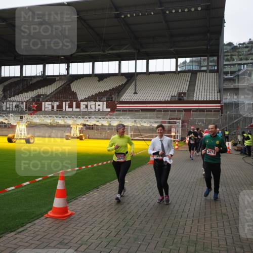 07.12.2025 - St. Pauli X-Mass-Run No. 15 Fabian Wolf http://msf.ph/oto/9398482 07.12.2025 10:51:35 Ziel 275, 1047, 2103, 2105, 2327, 2332, 2642, 2643, 2674, 2959, 4862 meine-sportfotos.de