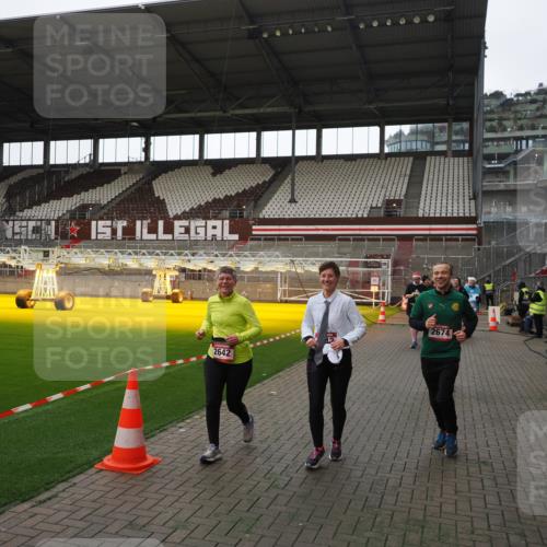 07.12.2025 - St. Pauli X-Mass-Run No. 15 Fabian Wolf http://msf.ph/oto/9398484 07.12.2025 10:51:35 Ziel 275, 1047, 2103, 2105, 2327, 2332, 2642, 2643, 2674, 2959, 4862 meine-sportfotos.de