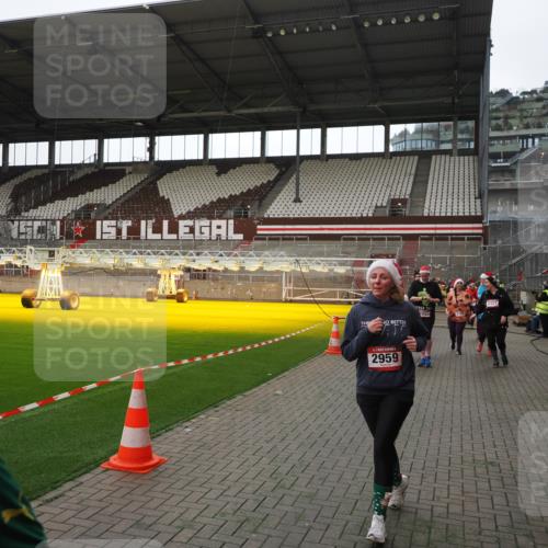 07.12.2025 - St. Pauli X-Mass-Run No. 15 Fabian Wolf http://msf.ph/oto/9398496 07.12.2025 10:51:38 Ziel 275, 1047, 2103, 2105, 2327, 2332, 2553, 2642, 2643, 2674, 2959, 4862 meine-sportfotos.de