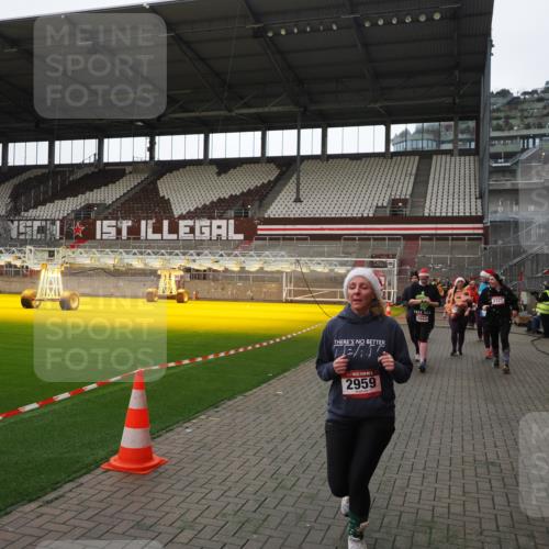 07.12.2025 - St. Pauli X-Mass-Run No. 15 Fabian Wolf http://msf.ph/oto/9398497 07.12.2025 10:51:38 Ziel 275, 1047, 2103, 2105, 2327, 2332, 2553, 2642, 2643, 2674, 2959, 4862 meine-sportfotos.de