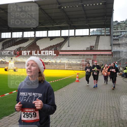 07.12.2025 - St. Pauli X-Mass-Run No. 15 Fabian Wolf http://msf.ph/oto/9398501 07.12.2025 10:51:39 Ziel 275, 1047, 2103, 2105, 2327, 2332, 2553, 2642, 2643, 2674, 2959, 4862 meine-sportfotos.de