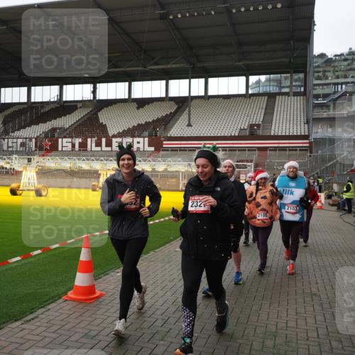 07.12.2025 - St. Pauli X-Mass-Run No. 15 Fabian Wolf http://msf.ph/oto/9398505 07.12.2025 10:51:42 Ziel 275, 328, 1047, 2103, 2105, 2327, 2332, 2553, 2642, 2643, 2674, 2959, 3223, 4862 meine-sportfotos.de