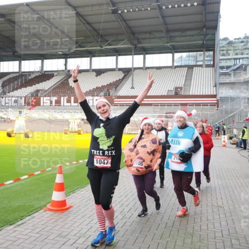 07.12.2025 - St. Pauli X-Mass-Run No. 15 Fabian Wolf http://msf.ph/oto/9398510 07.12.2025 10:51:43 Ziel 275, 328, 1047, 2103, 2105, 2327, 2332, 2553, 2642, 2643, 2674, 2959, 3223, 3228, 4862 meine-sportfotos.de