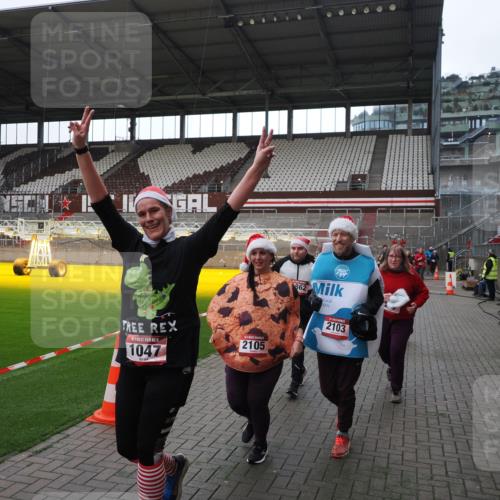 07.12.2025 - St. Pauli X-Mass-Run No. 15 Fabian Wolf http://msf.ph/oto/9398512 07.12.2025 10:51:43 Ziel 275, 328, 1047, 2103, 2105, 2327, 2332, 2553, 2642, 2643, 2674, 2959, 3223, 3228, 4862 meine-sportfotos.de