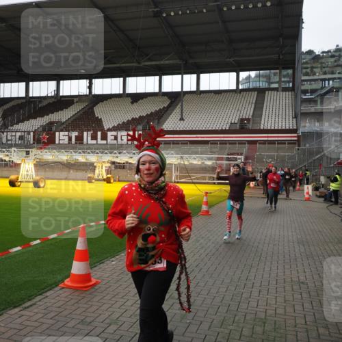 07.12.2025 - St. Pauli X-Mass-Run No. 15 Fabian Wolf http://msf.ph/oto/9398521 07.12.2025 10:51:46 Ziel 275, 328, 1047, 2103, 2105, 2327, 2332, 2553, 2593, 2607, 2836, 2837, 2959, 3223, 3228, 4862 meine-sportfotos.de