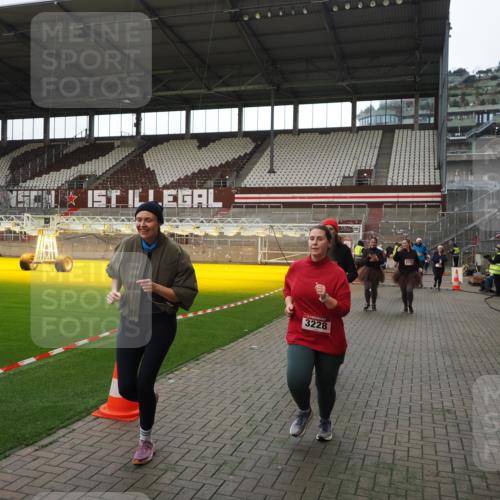 07.12.2025 - St. Pauli X-Mass-Run No. 15 Fabian Wolf http://msf.ph/oto/9398534 07.12.2025 10:51:50 Ziel 275, 328, 1964, 1982, 1984, 2103, 2105, 2165, 2327, 2332, 2553, 2593, 2607, 2836, 2837, 3223, 3228, 4862 meine-sportfotos.de