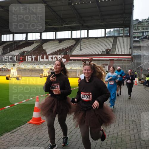 07.12.2025 - St. Pauli X-Mass-Run No. 15 Fabian Wolf http://msf.ph/oto/9398549 07.12.2025 10:51:54 Ziel 328, 1964, 1982, 1984, 2165, 2287, 2289, 2553, 2593, 2607, 2836, 2837, 3223, 3228, 4550 meine-sportfotos.de