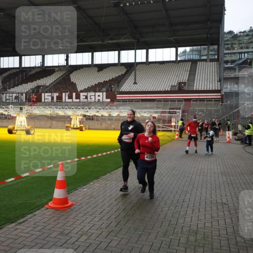 07.12.2025 - St. Pauli X-Mass-Run No. 15 Fabian Wolf http://msf.ph/oto/9398565 07.12.2025 10:52:00 Ziel 328, 1964, 1982, 1984, 2165, 2287, 2289, 2592, 2593, 2607, 2661, 2836, 2837, 3223, 3228, 4550, 4879 meine-sportfotos.de