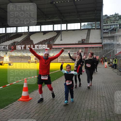07.12.2025 - St. Pauli X-Mass-Run No. 15 Fabian Wolf http://msf.ph/oto/9398583 07.12.2025 10:52:06 Ziel 27, 1964, 1982, 1984, 2165, 2287, 2289, 2592, 2661, 2836, 2837, 4550, 4865, 4879, 4880 meine-sportfotos.de
