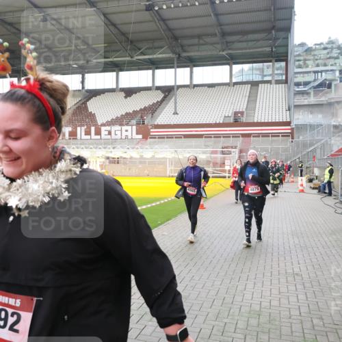 07.12.2025 - St. Pauli X-Mass-Run No. 15 Fabian Wolf http://msf.ph/oto/9398597 07.12.2025 10:52:09 Ziel 27, 2287, 2289, 2592, 2661, 4550, 4864, 4865, 4866, 4879, 4880 meine-sportfotos.de